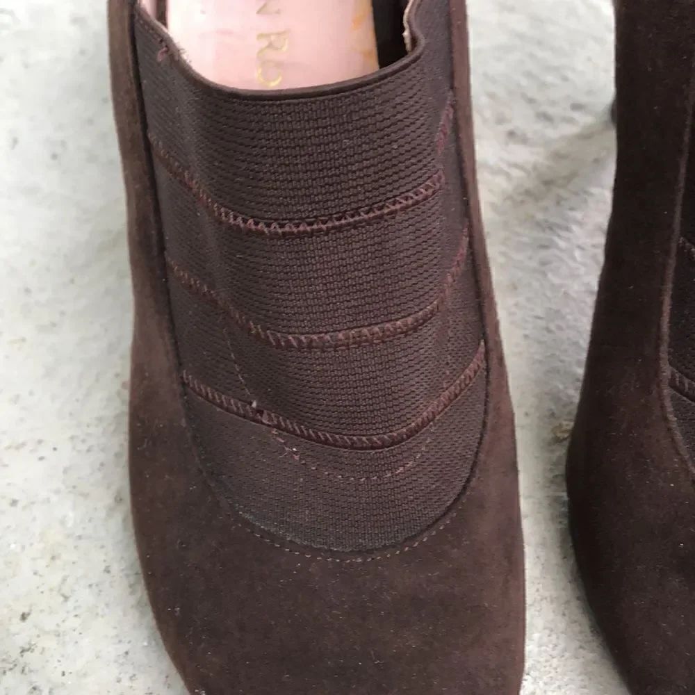 Taryn Rose booties - Picture 2 of 10